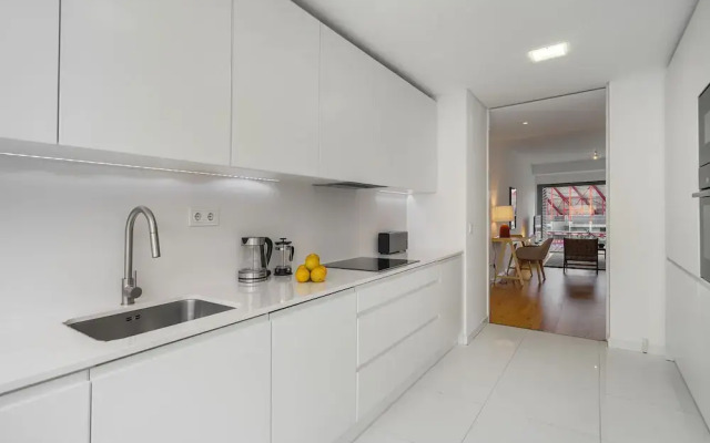 Urban Retreat W/Parking, Elevator & Ac By Benfica Stadium