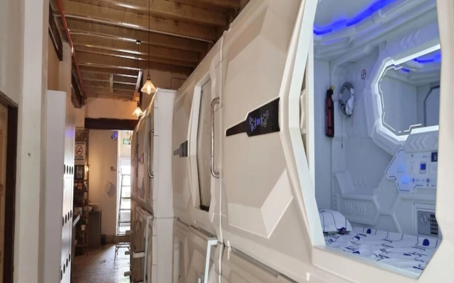 SPOT ON 90746 Vspace Guesthouse & Cafe