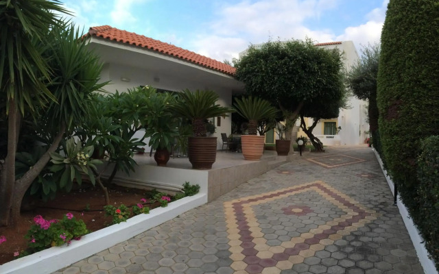 Nikolas Villas Apartments