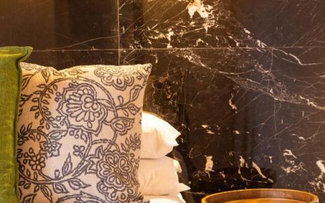 Central Cape Town, Stylish Home, with Private Courtyard