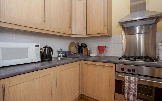 Gorgeous Central One Bed in Earls Court