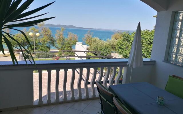 Petin - 5m From the sea - A2