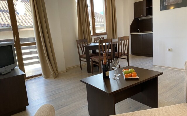 Stayinn Banderitsa Apartment in Bansko With Queen Size bed and Kitchen