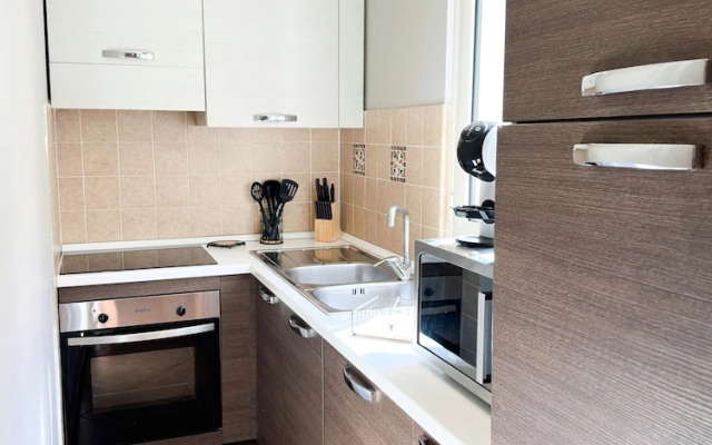 All'Ombra Della Reggia