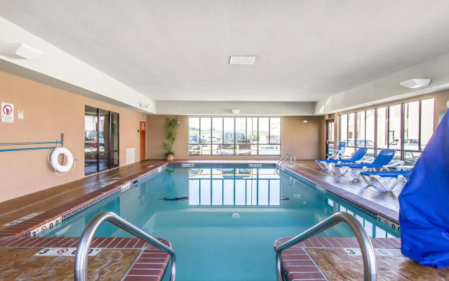 Comfort Inn & Suites Pauls Valley - City Lake