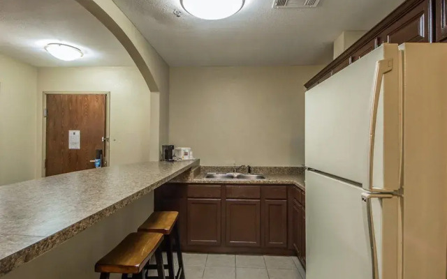Comfort Suites East / I-44