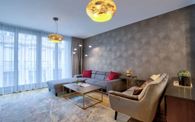 Emerald Downtown Suites