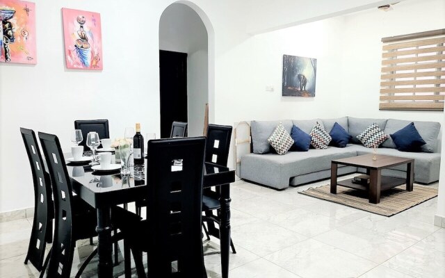 Beautiful Quiet & Cozy  Close to Highway