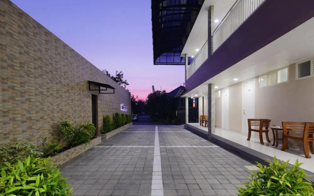 RedDoorz Syariah near Graha Pena