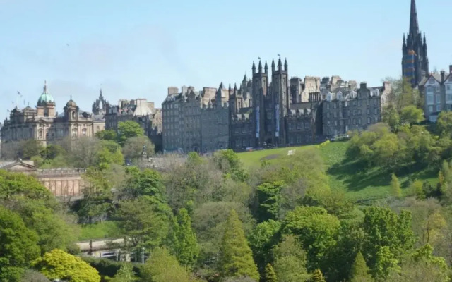 100 Princes Street