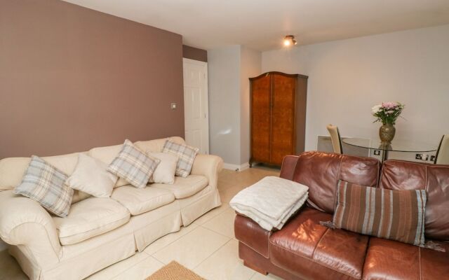 21 Priory Mill Lane
