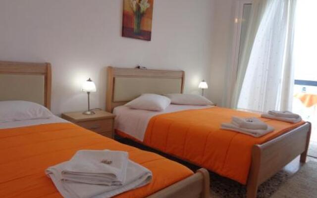 Blue Sky Apartments & Rooms