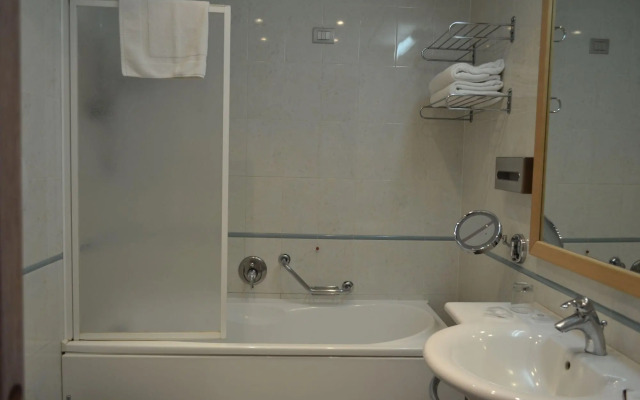 Marina Palace Hotel & Congress Hall