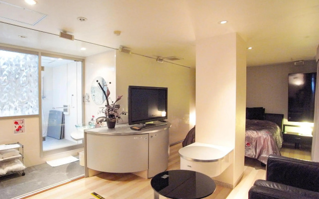 V Hotel - Adults Only