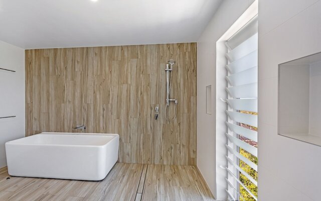 The Zenith 9 Joleen Cresent