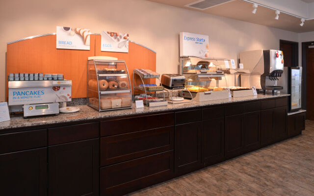 Holiday Inn Express & Suites Williams by IHG