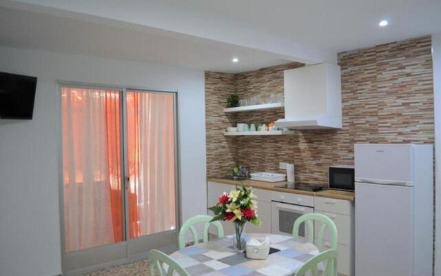 Beautiful 1 Bedroom Apartment With Gallery and Air Conditioning Cb6yr