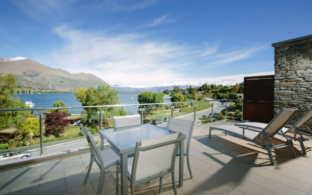 Lakeside Apartments