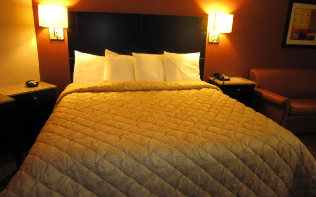Red Carpet Inn And Suites Monmouth Jtc