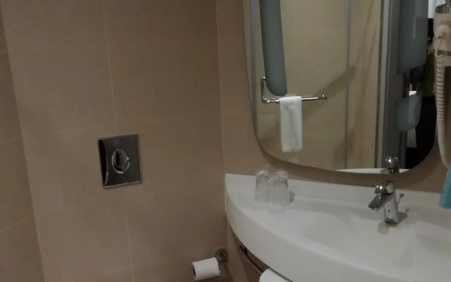 ibis Jeddah Malik Road