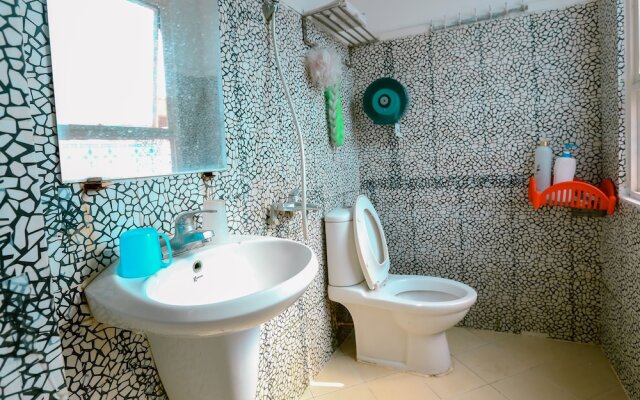 Van Xuan Hotel by OYO Rooms