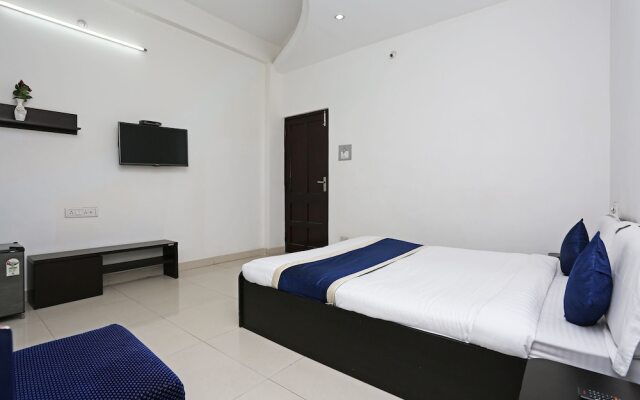 Townhouse OAK Hotel MP Inn