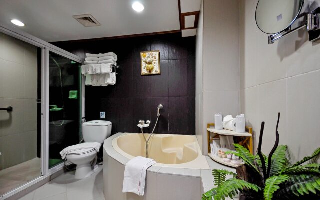 Red Coconut Beach Hotel