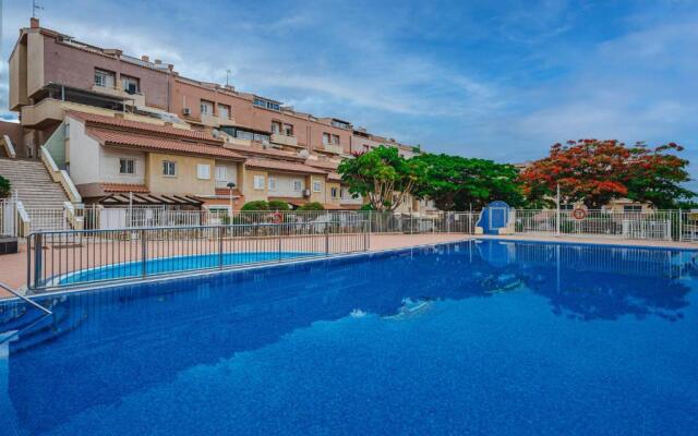 YELLOW 3 bedroom large apartment for 10 guests