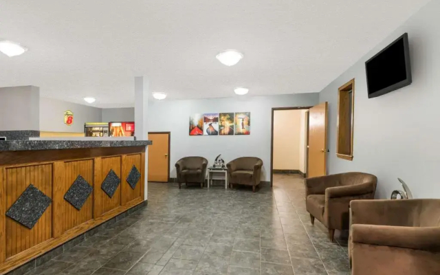 Super 8 Topeka/Wanamaker RD/I-70