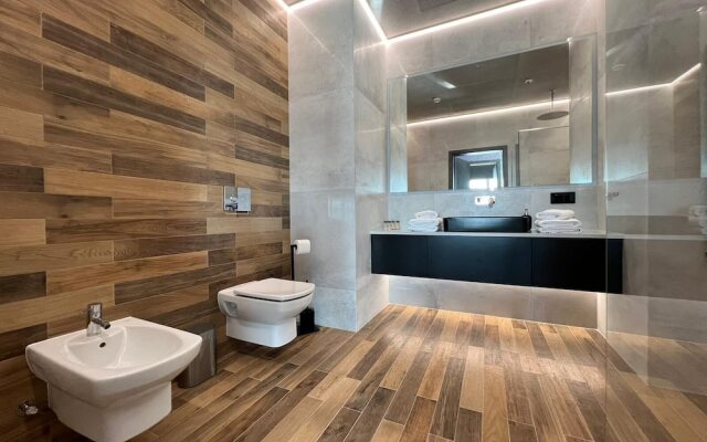Apartments in Sky Tower with Bathtub near the window