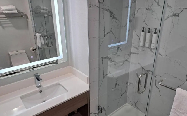 Comfort Hotel Vancouver Airport