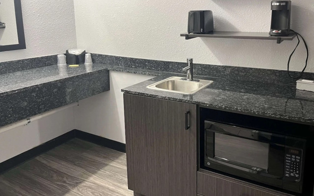 Studio 6 West Columbia, SC - Airport