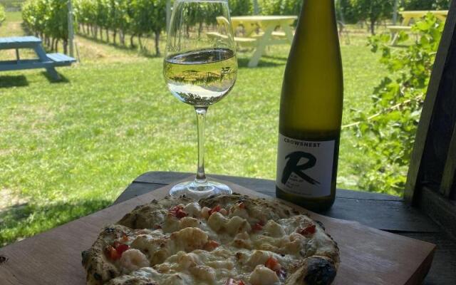 Crowsnest Vineyards Guesthouse