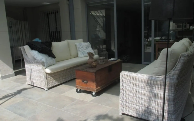 Apartamento Bizcocheros con piscina y jardin