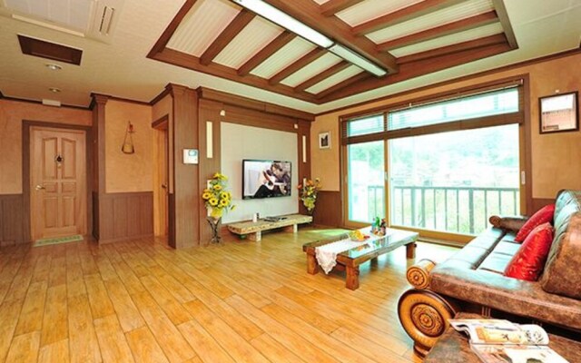Yeongju Pusoksa Maple Road Pension