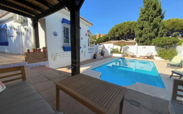 Villa With Pool, Walk to Beach, Restaurants, Shops
