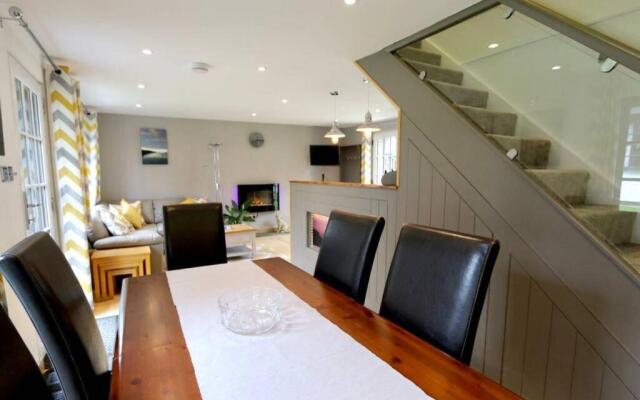 20 Tudor Court " Four Star AA accommodation"