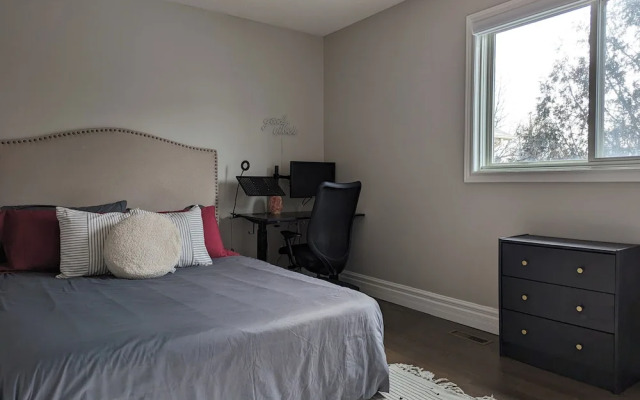 Mississauga Manor - Meadowvale