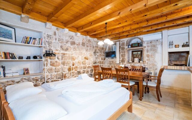 Studio Apartment Pupa