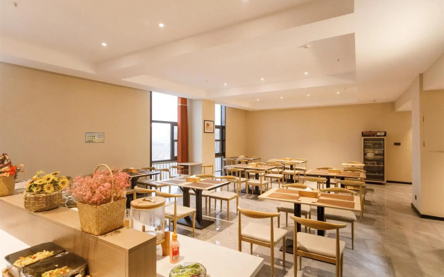 Starway Hotel Gongyi Wanyang Shopping Mall