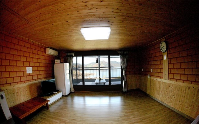 Organic Redclay House