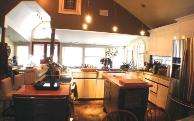 The Muskoka Rose Guest House & Retreat