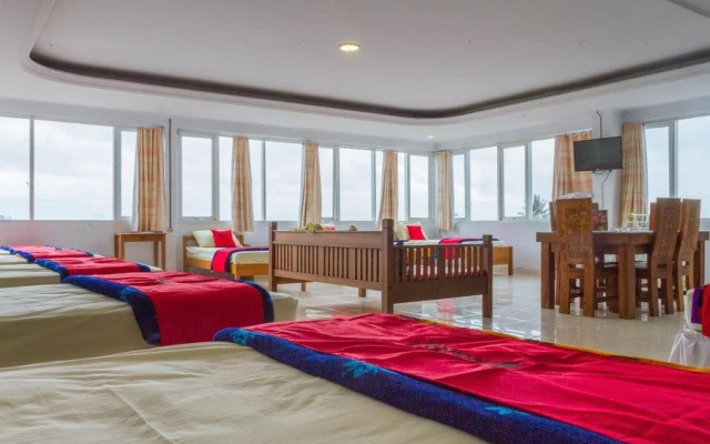 RedDoorz Plus near Pantai Barat