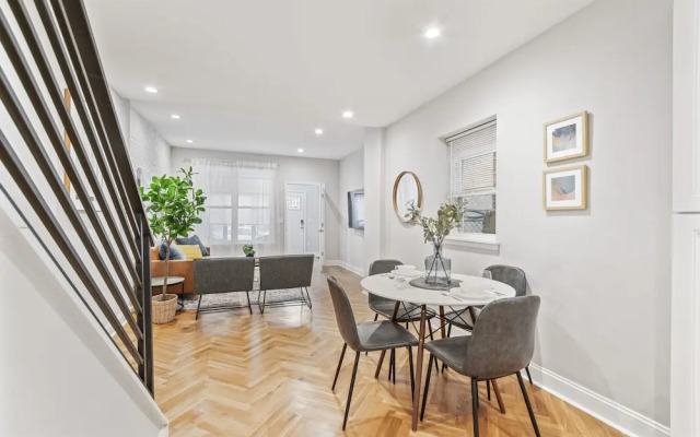 Modern & Comfy - 5* - Location Game Room