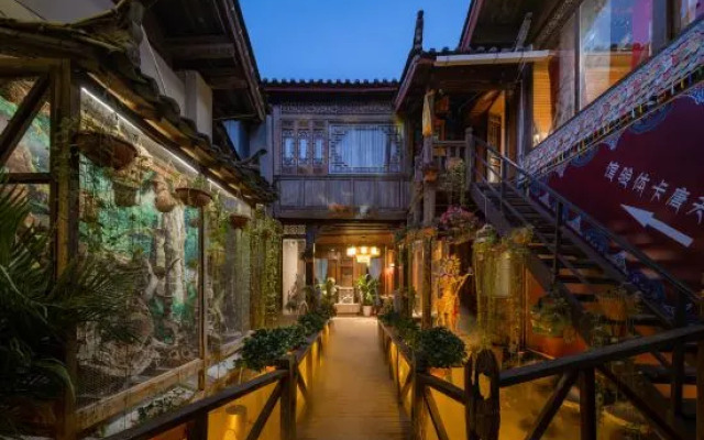 Lijiang Jinli Chinese Courtyard Inn