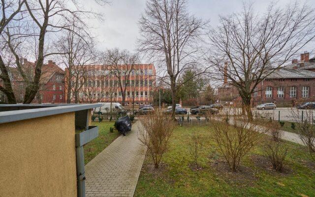 Zegadłowicza Riverside Studio by Renters