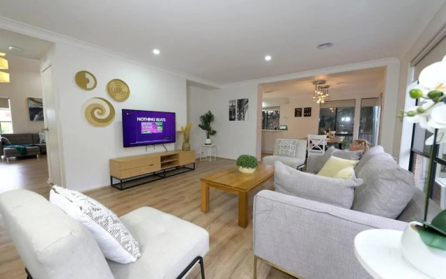 6 Bedrooms Contemporary Home Mill Park near SC