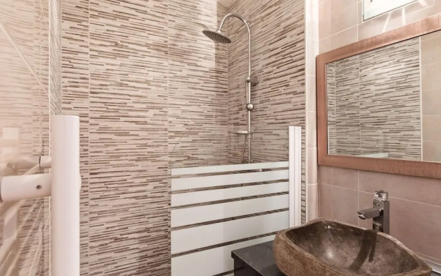 Holiday Home (LOG160)