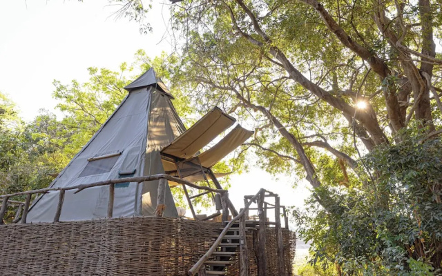 Shawa Luangwa Camp