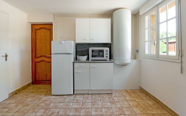 Quaint Holiday Home in Logonna-daoulas Near Sea